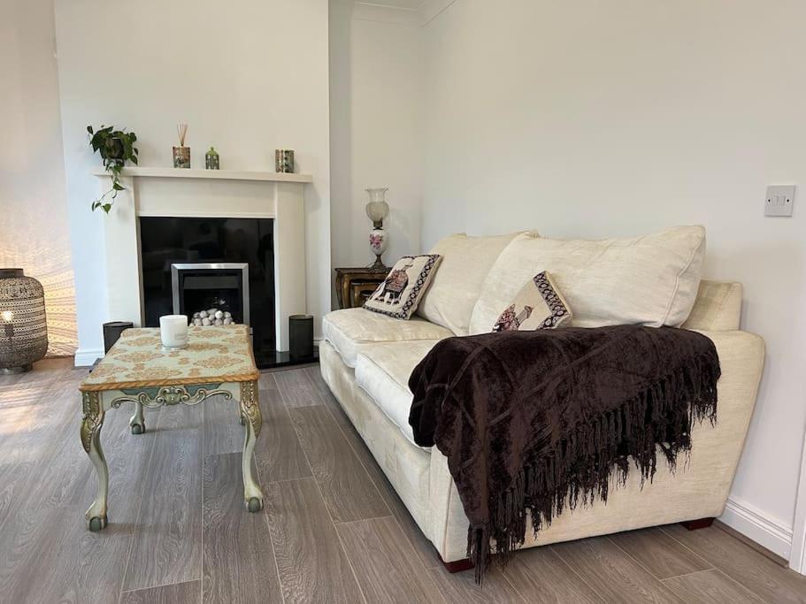 Cosy 2 Double Bed Apartment Swords Ngoại thất bức ảnh